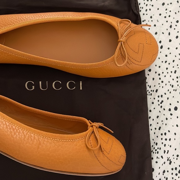 Gucci Shoes - 🧡Size 40 - Beautiful Gucci Logo Flats in a Pumpkin Spice-esque color. NWOT